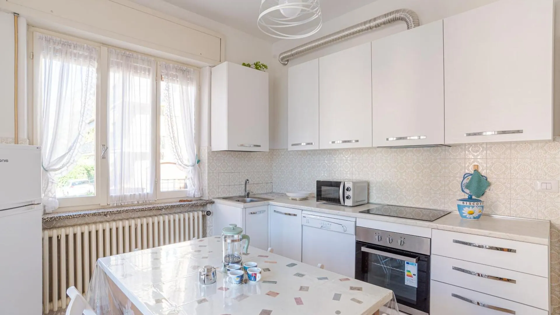 Cosy Apartment With 2 Balconies In ليرنا 0*,